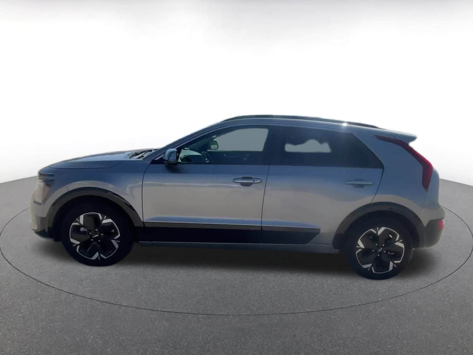 Thumbnail: 2023 Kia Niro - 9