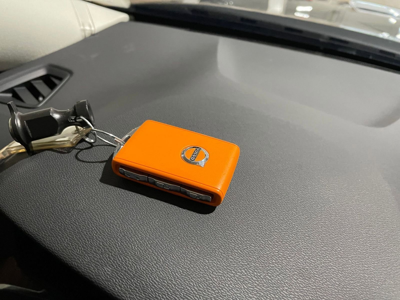 Thumbnail: 2025 Volvo S60 - 21