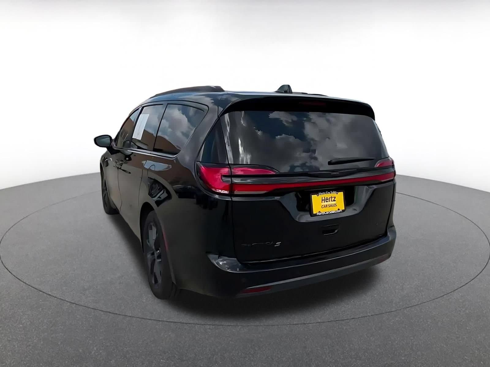 Thumbnail: 2025 Chrysler Pacifica - 12