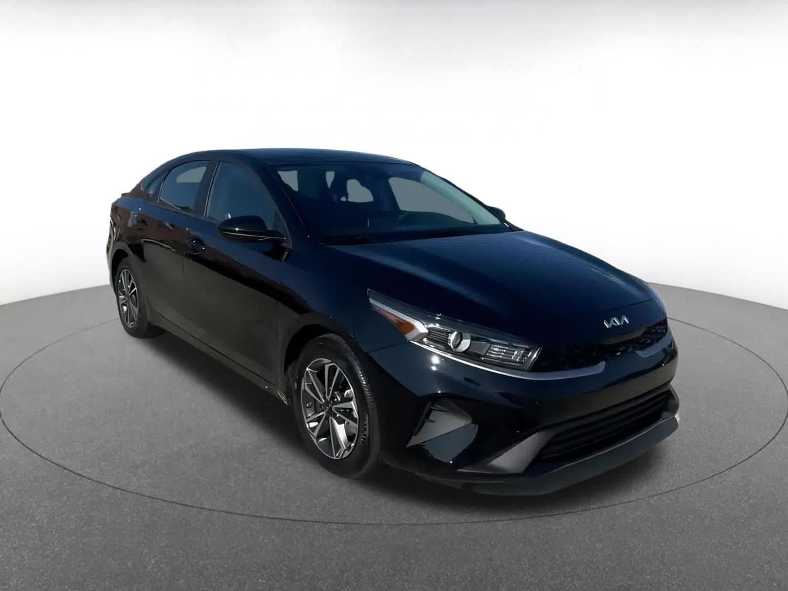 Thumbnail: 2024 Kia Forte - 3