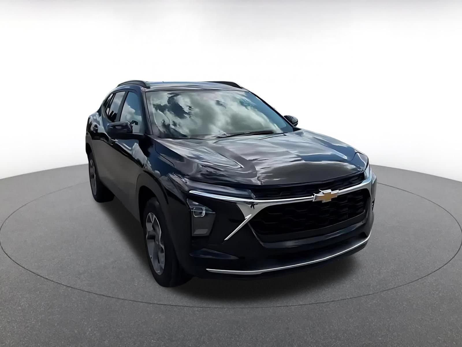 Thumbnail: 2025 Chevrolet Trax - 3