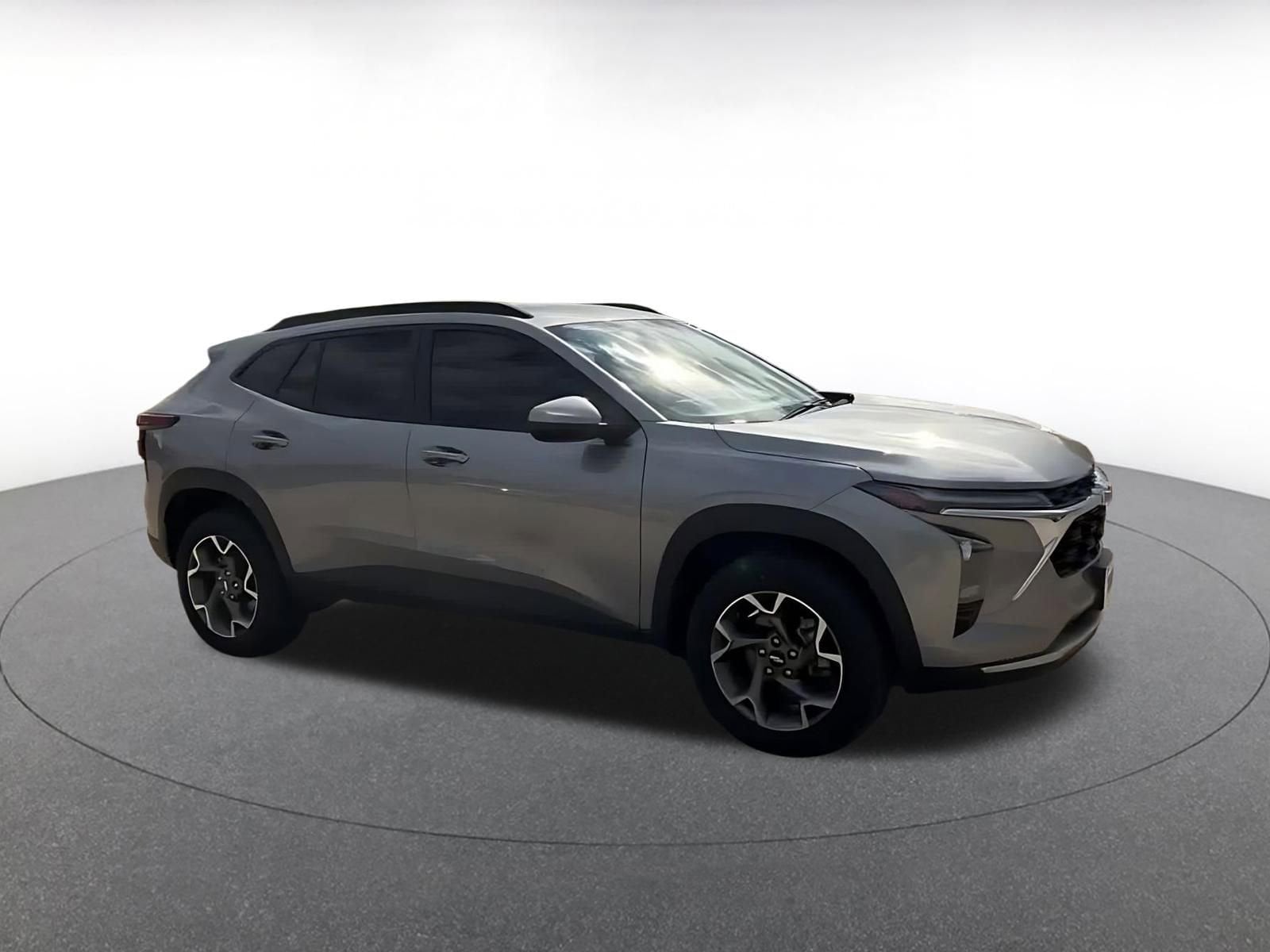 Thumbnail: 2025 Chevrolet Trax - 2