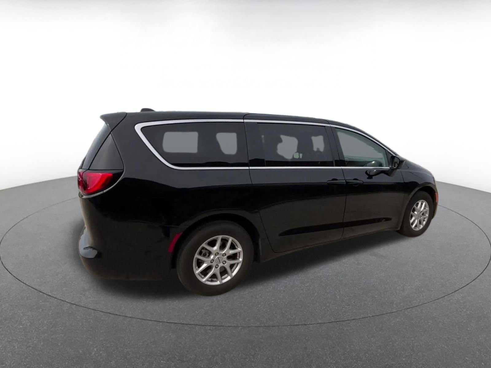 Thumbnail: 2024 Chrysler Voyager - 14