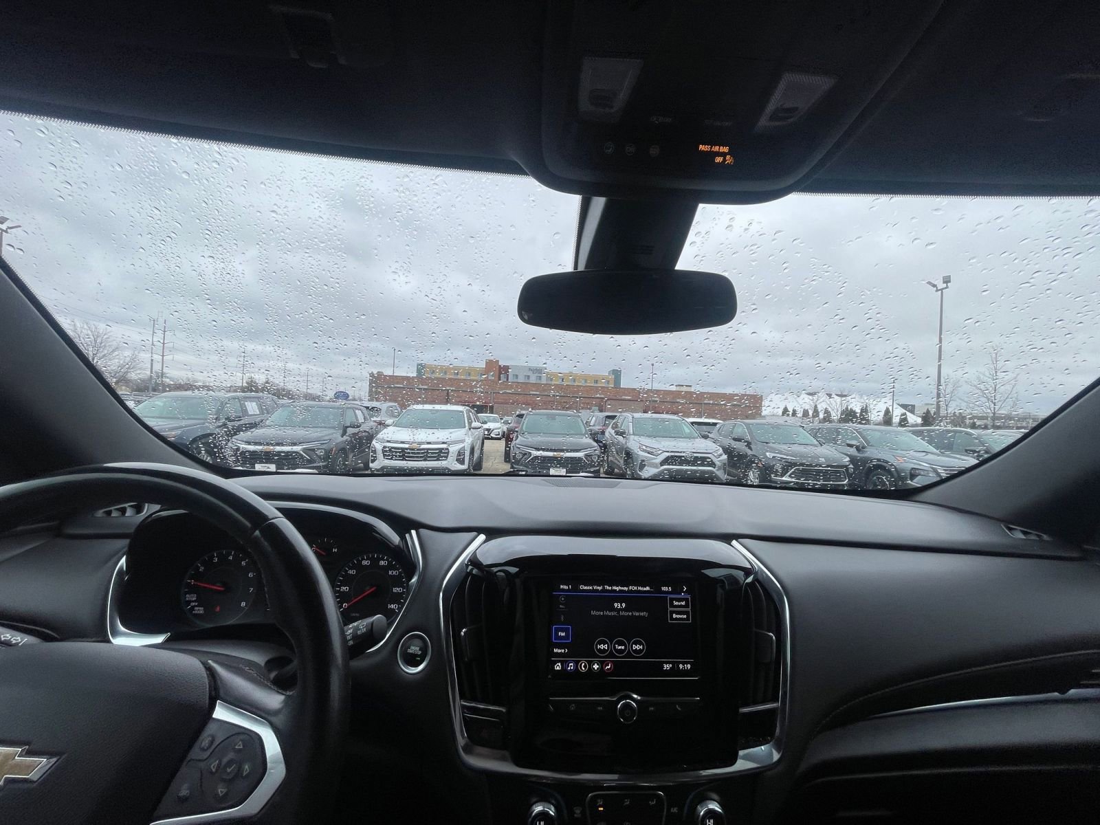 Thumbnail: 2023 Chevrolet Traverse - 34