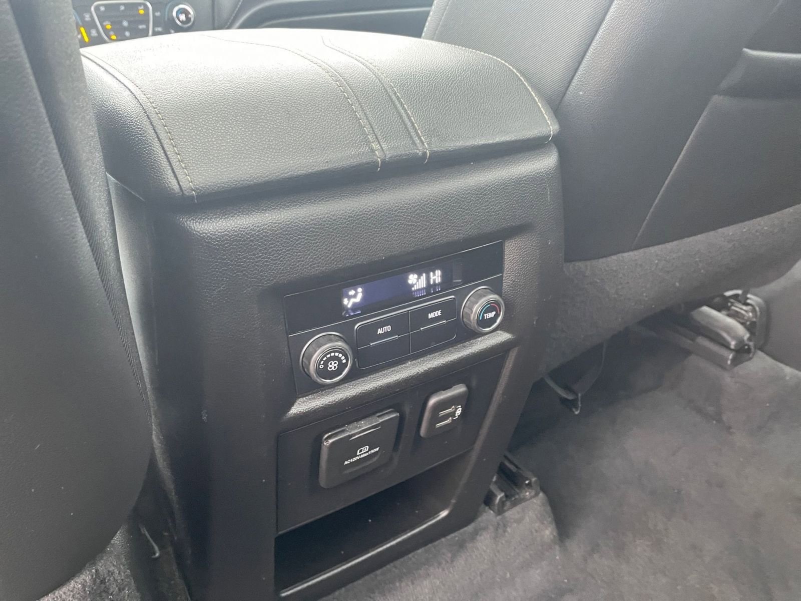 Thumbnail: 2022 Chevrolet Traverse - 24