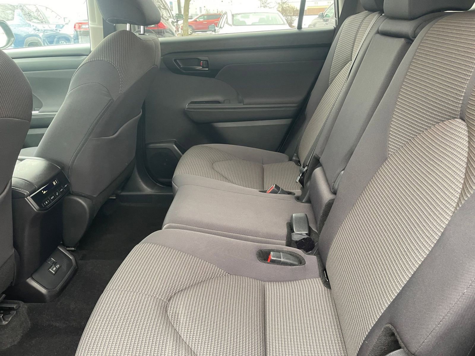 Thumbnail: 2025 Toyota Highlander - 27