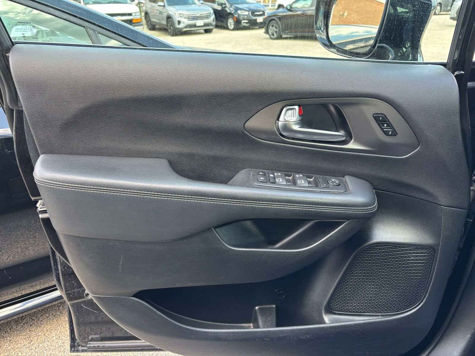 Thumbnail: 2025 Chrysler Pacifica - 15