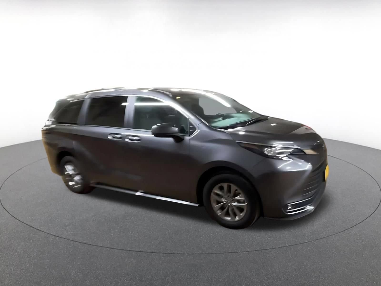 Thumbnail: 2025 Toyota Sienna - 2