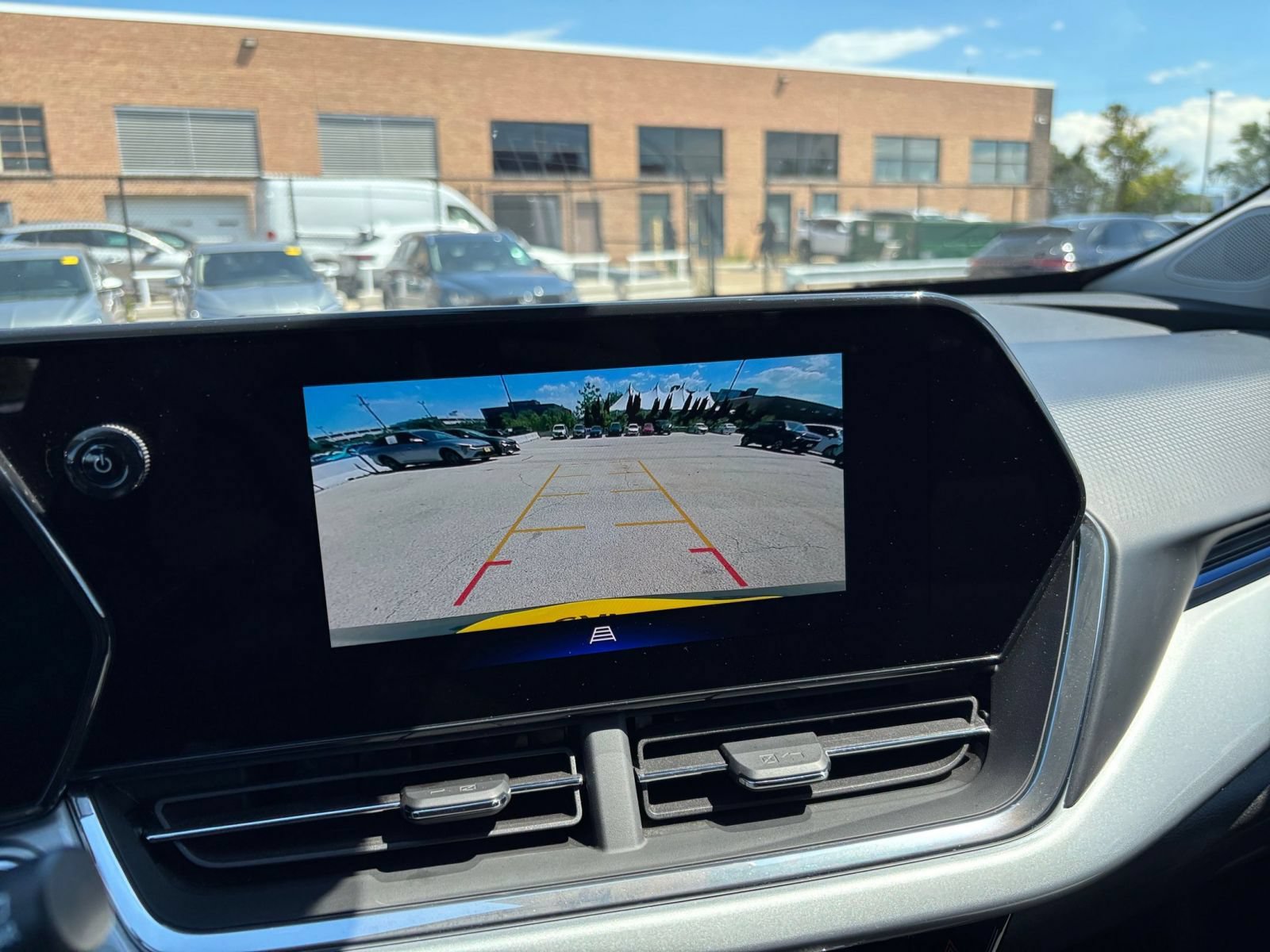 Thumbnail: 2025 Chevrolet Trax - 22