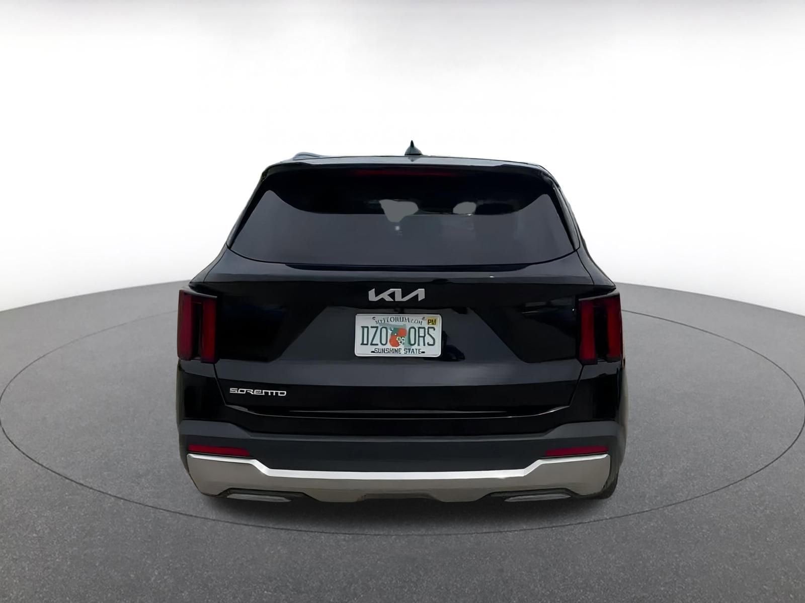 2024 Kia Sorento S 12