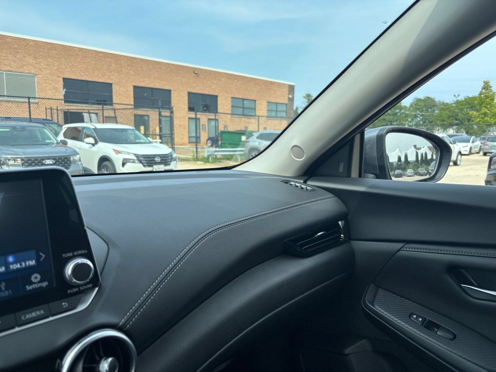 Thumbnail: 2025 Nissan Sentra - 32