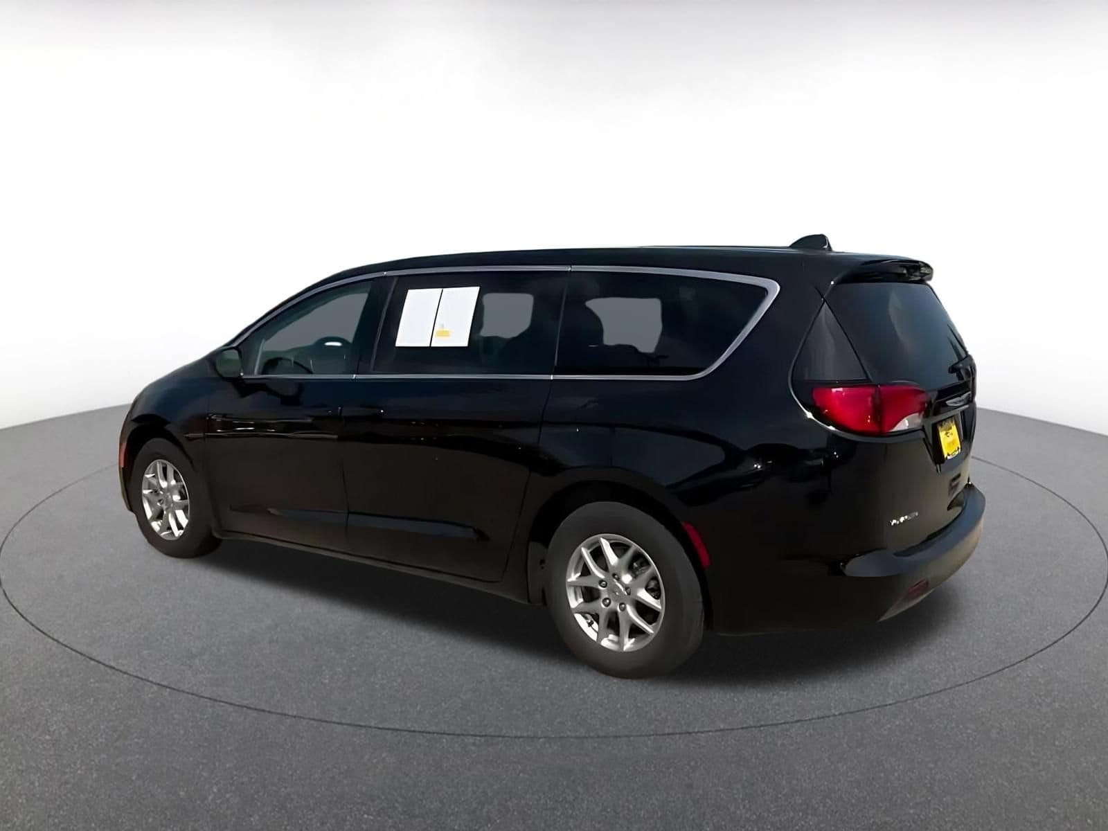 Thumbnail: 2024 Chrysler Voyager - 9