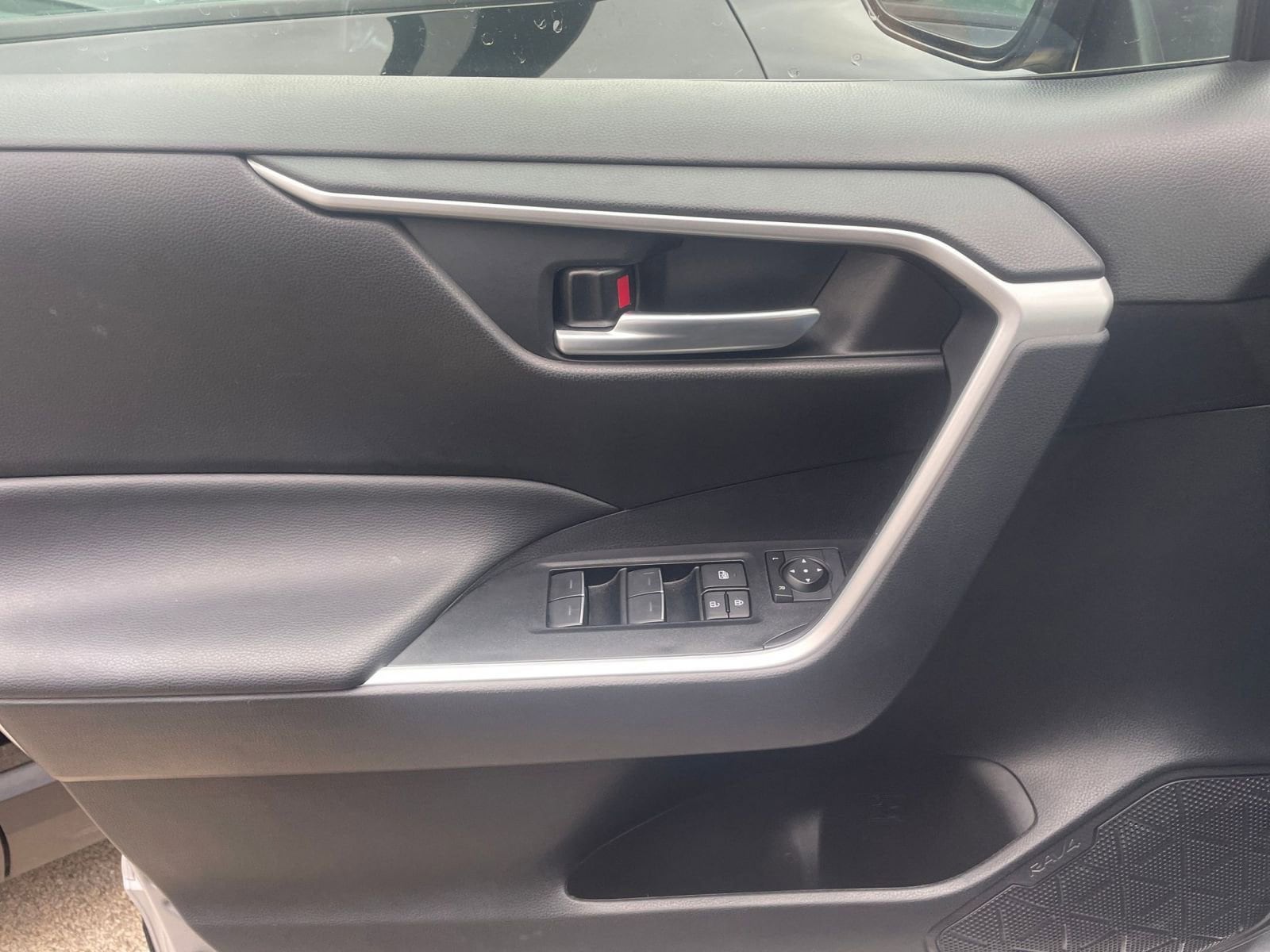 Thumbnail: 2025 Toyota RAV4 - 20