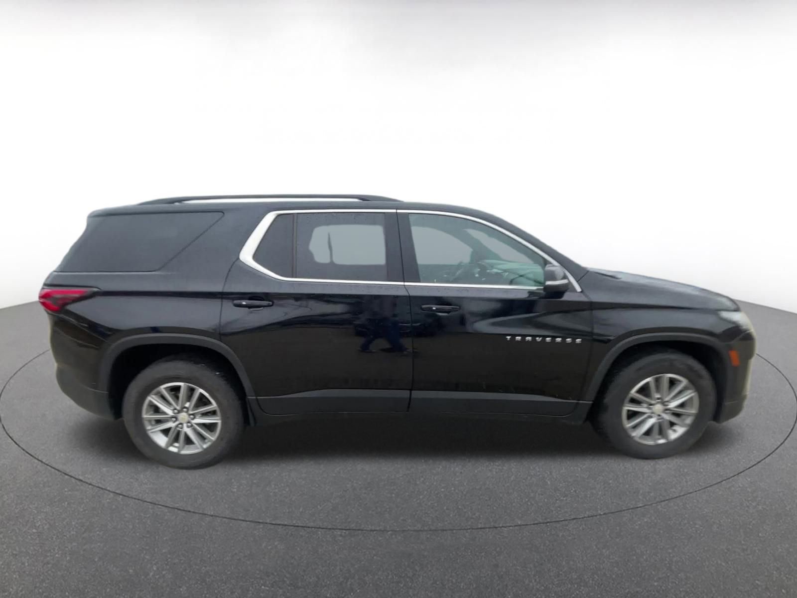 Thumbnail: 2023 Chevrolet Traverse - 16