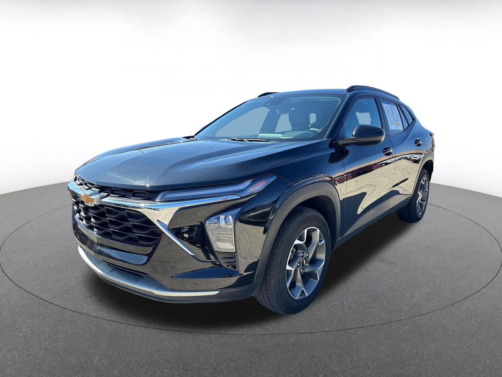 Thumbnail: 2025 Chevrolet Trax - 3