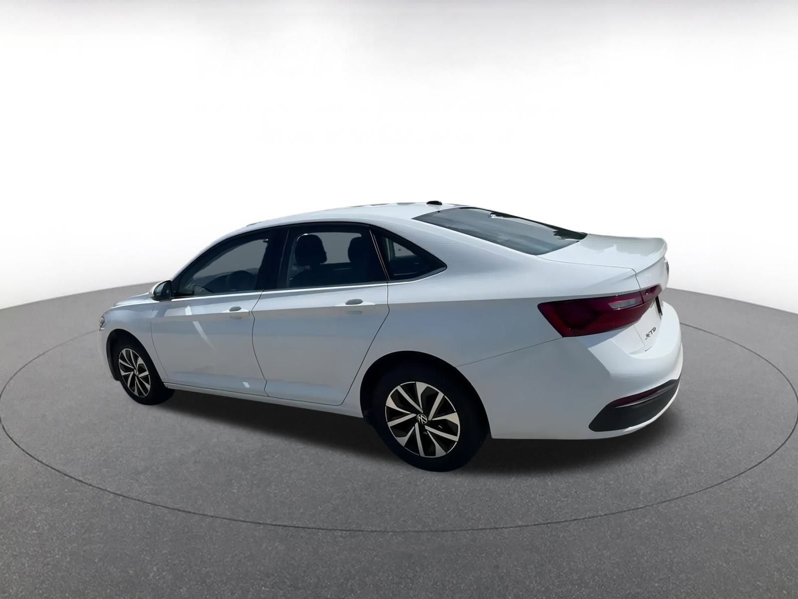 Thumbnail: 2024 Volkswagen Jetta - 10