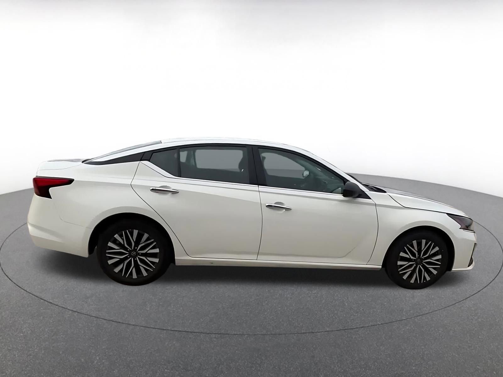 Thumbnail: 2025 Nissan Altima - 16