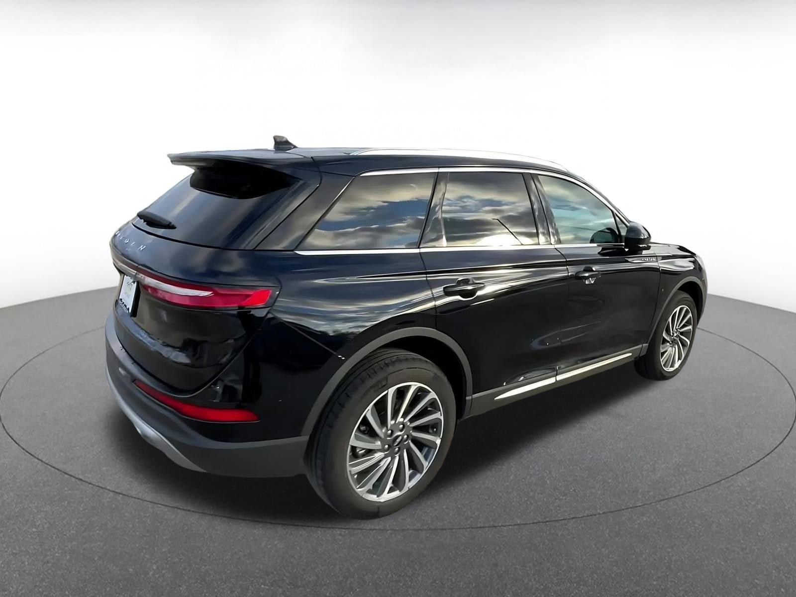 Thumbnail: 2024 Lincoln Corsair - 15