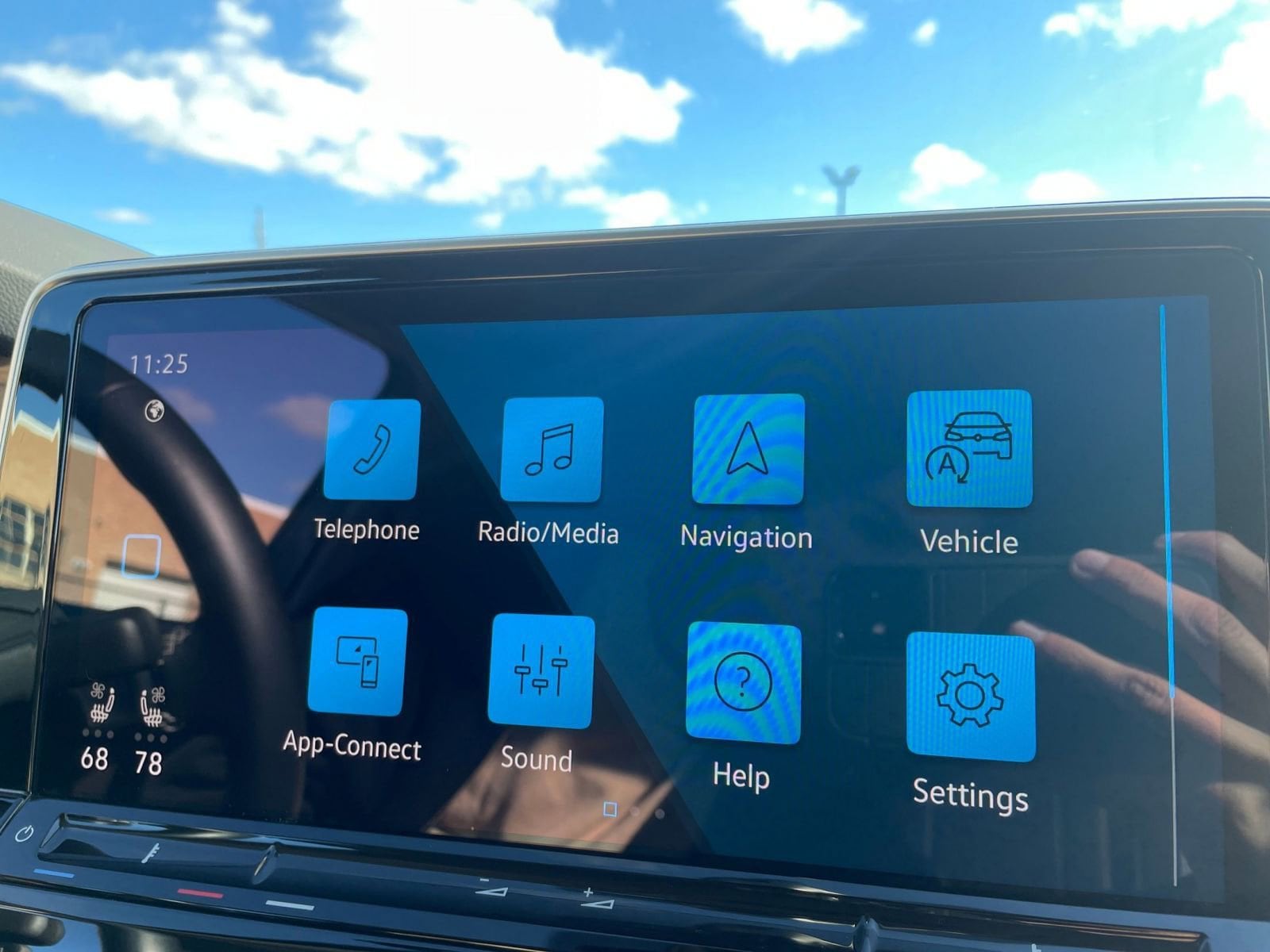 Thumbnail: 2025 Volkswagen Atlas - 21