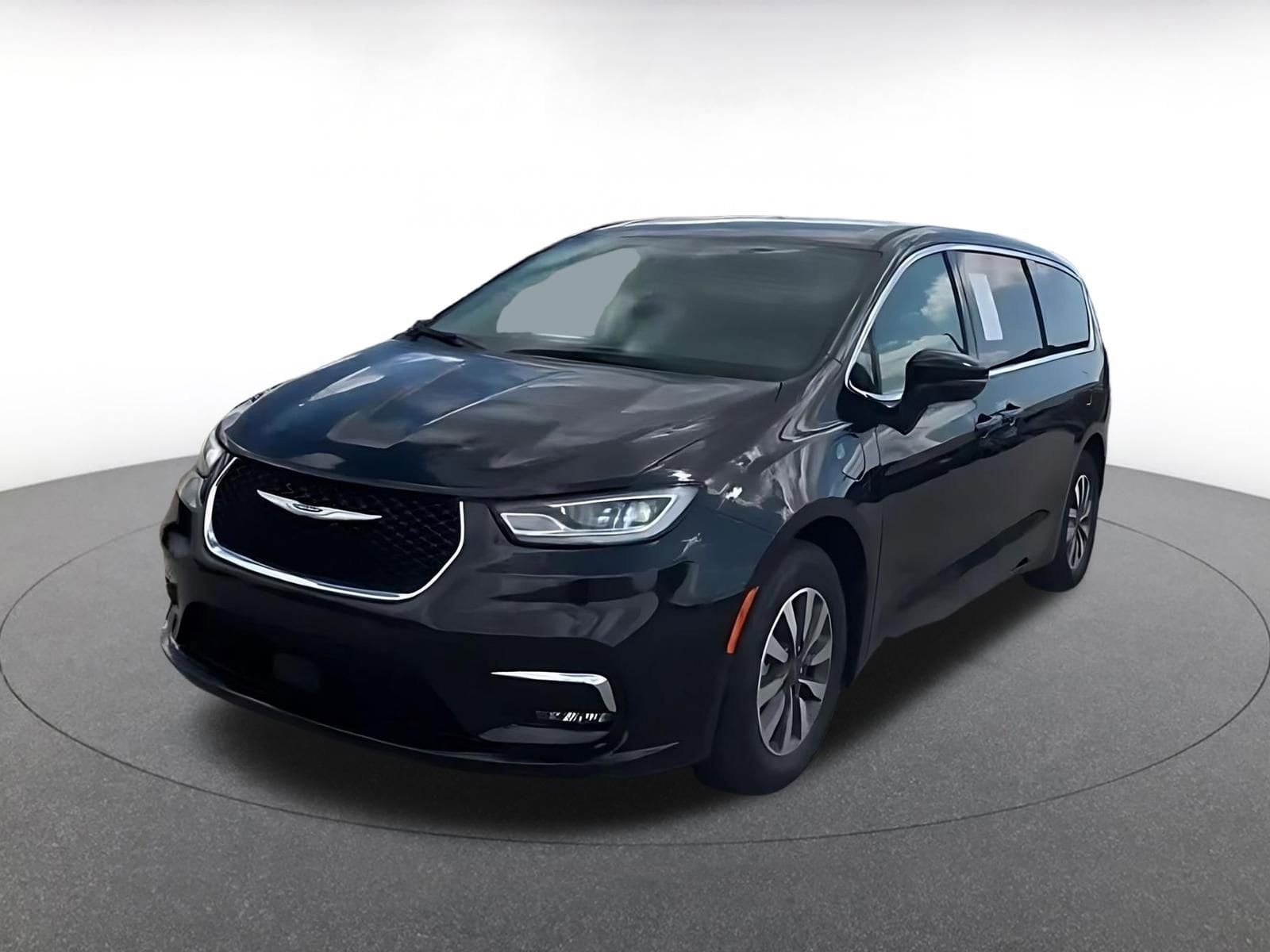 Thumbnail: 2023 Chrysler Pacifica - 7