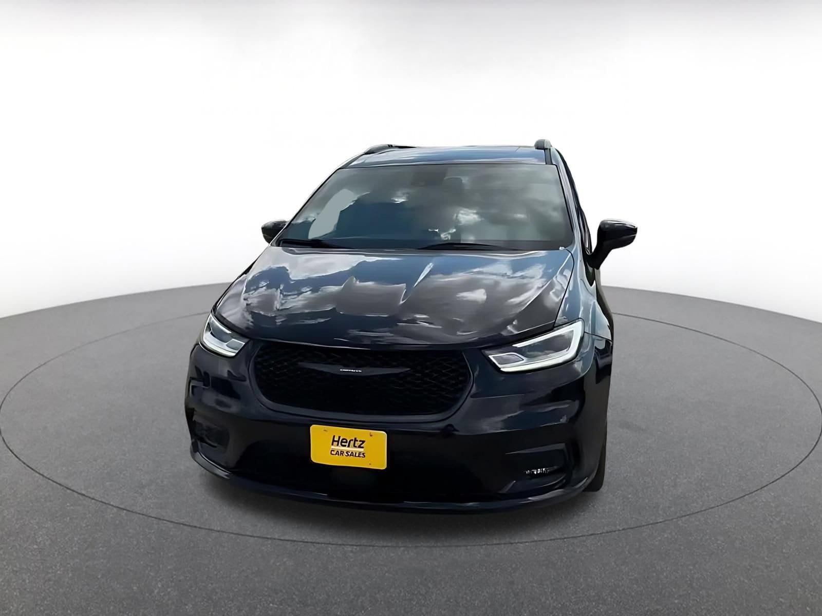 Thumbnail: 2025 Chrysler Pacifica - 3