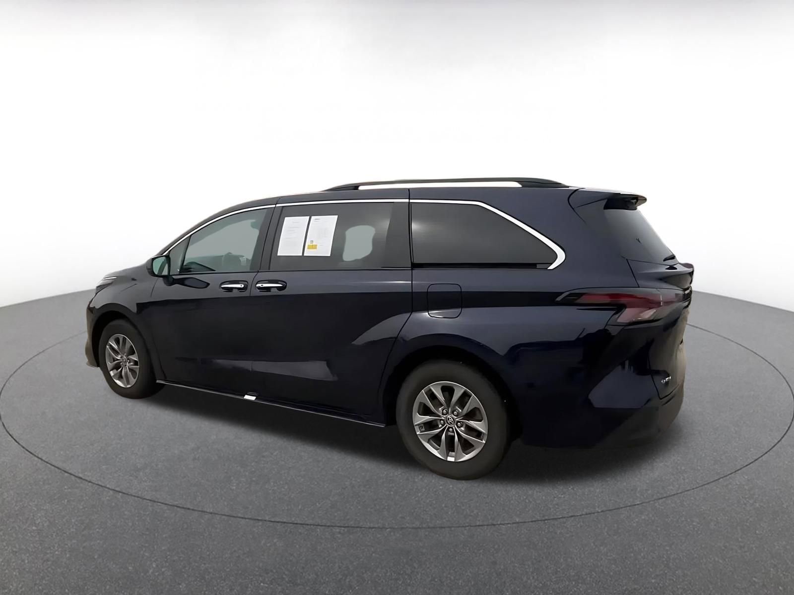 Thumbnail: 2025 Toyota Sienna - 10
