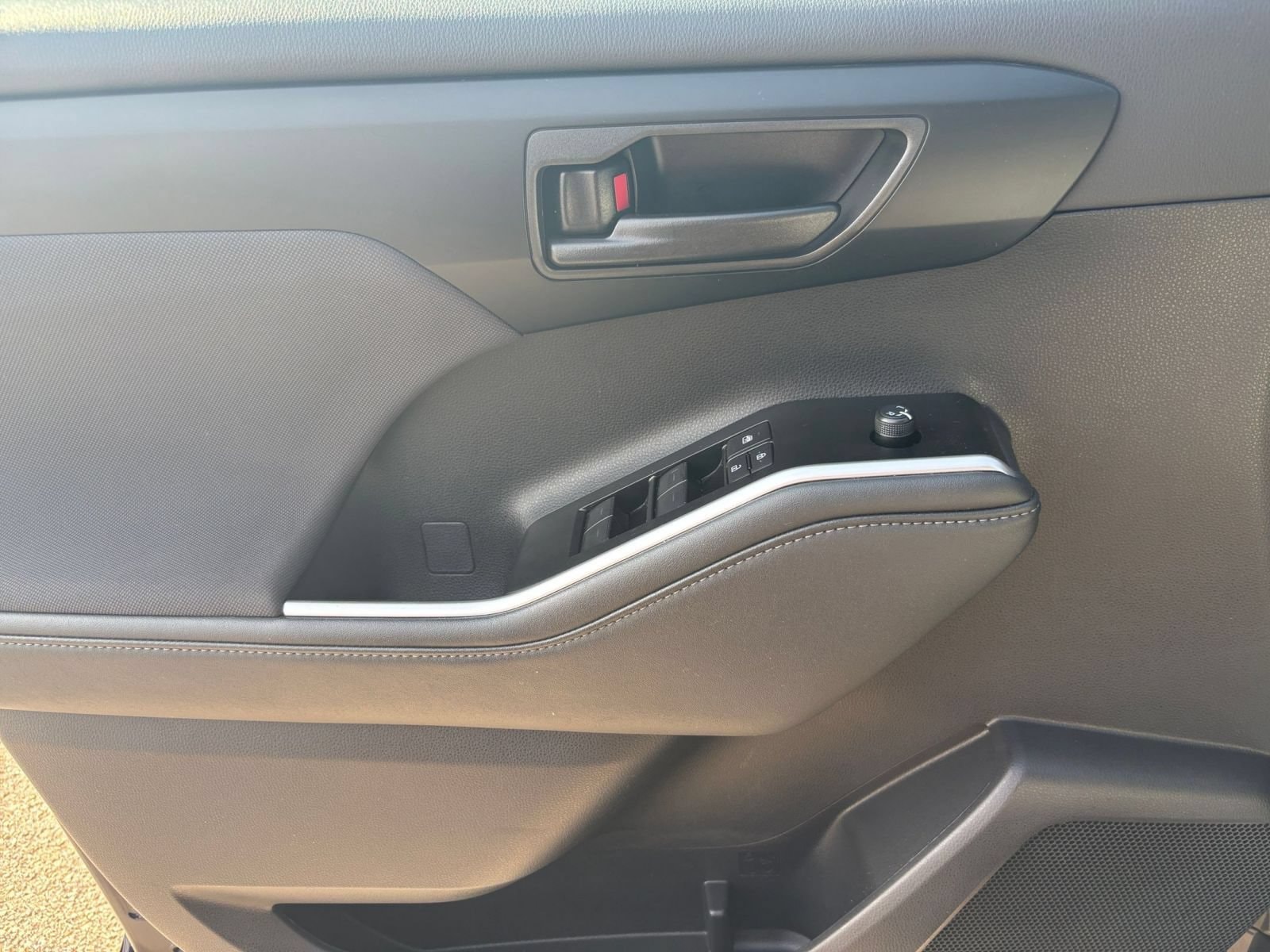 Thumbnail: 2025 Toyota Highlander - 15