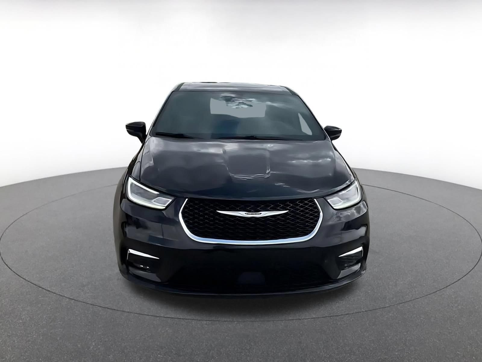 Thumbnail: 2025 Chrysler Pacifica - 4