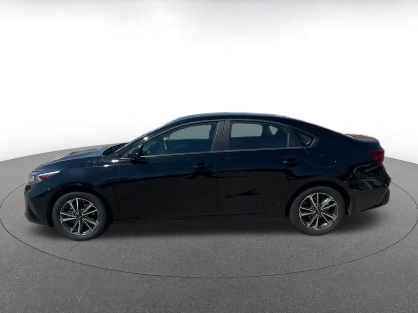 Thumbnail: 2024 Kia Forte - 9