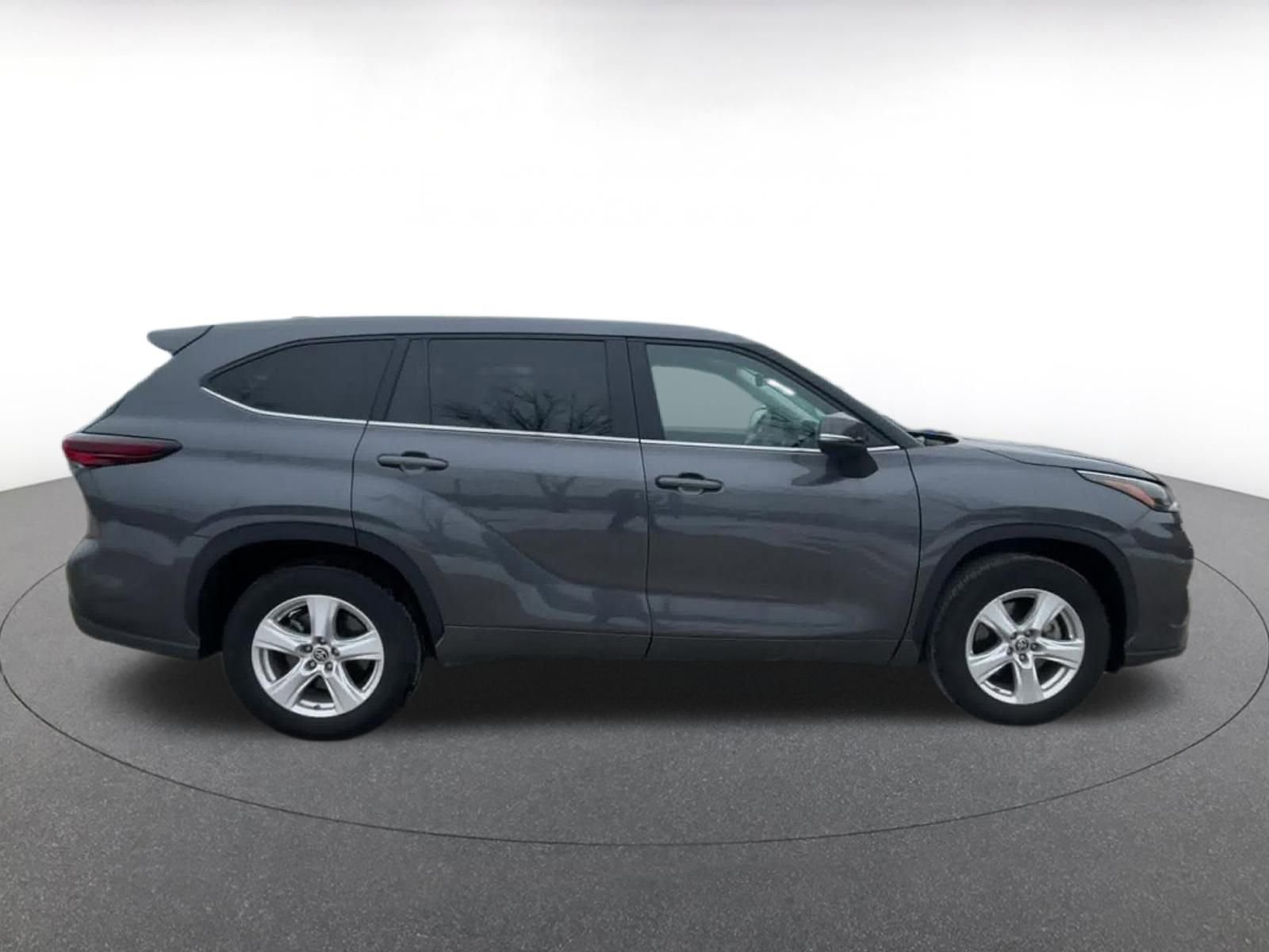 Thumbnail: 2025 Toyota Highlander - 16