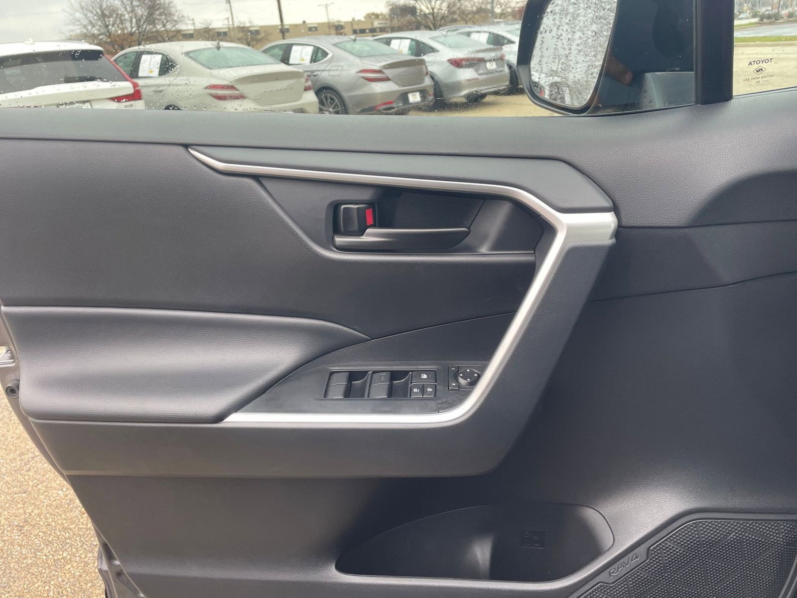 Thumbnail: 2025 Toyota RAV4 - 20