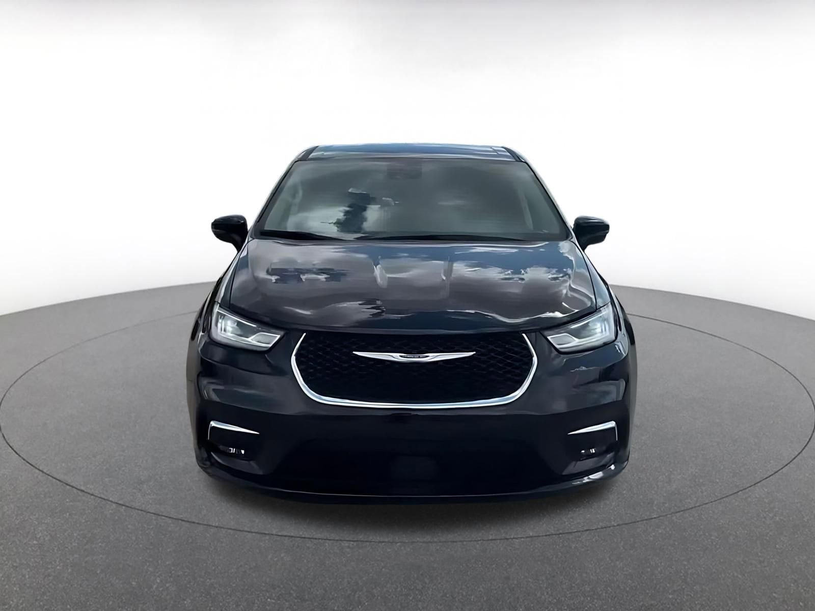 Thumbnail: 2023 Chrysler Pacifica - 4