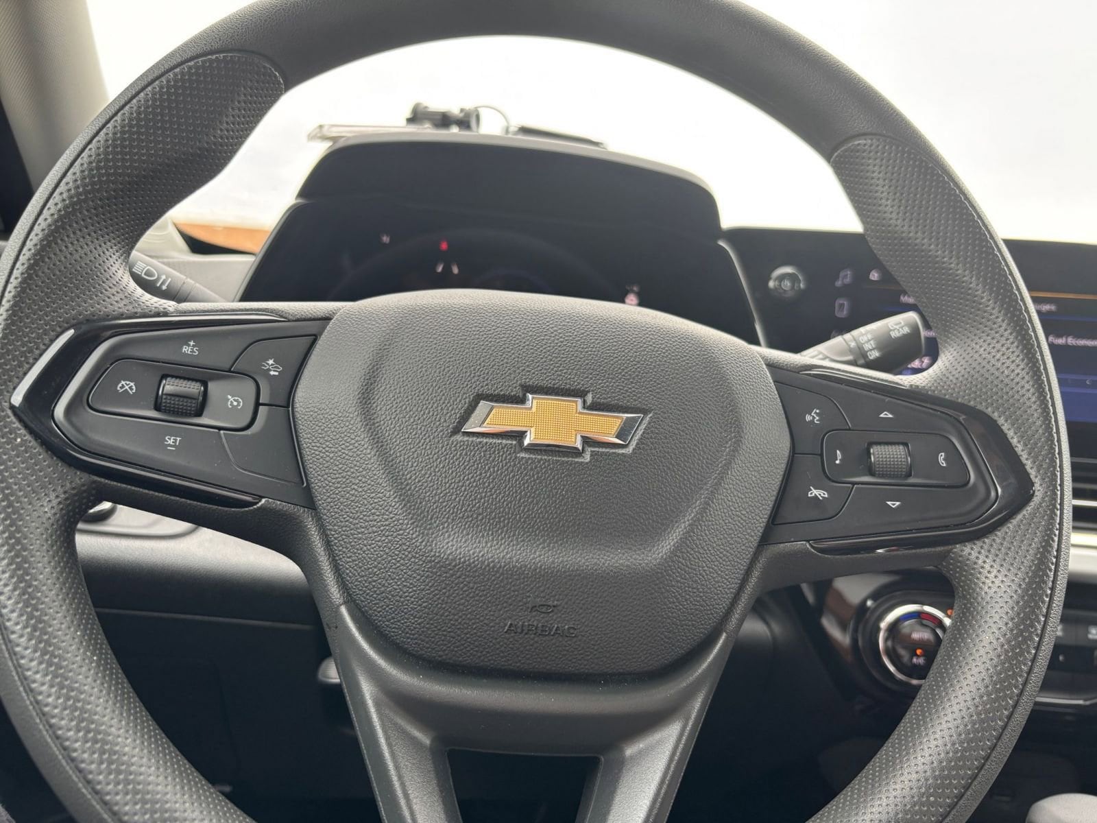 Thumbnail: 2025 Chevrolet Trax - 25