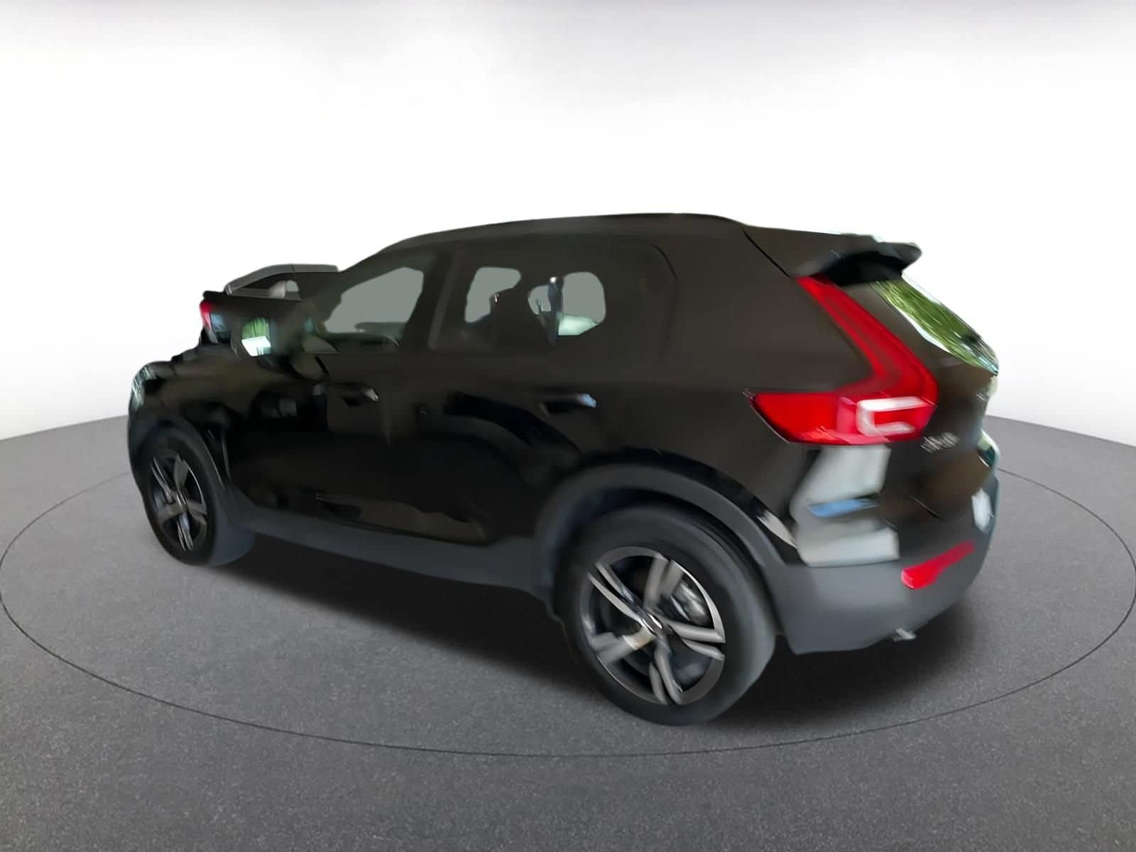 Thumbnail: 2024 Volvo XC40 - 9