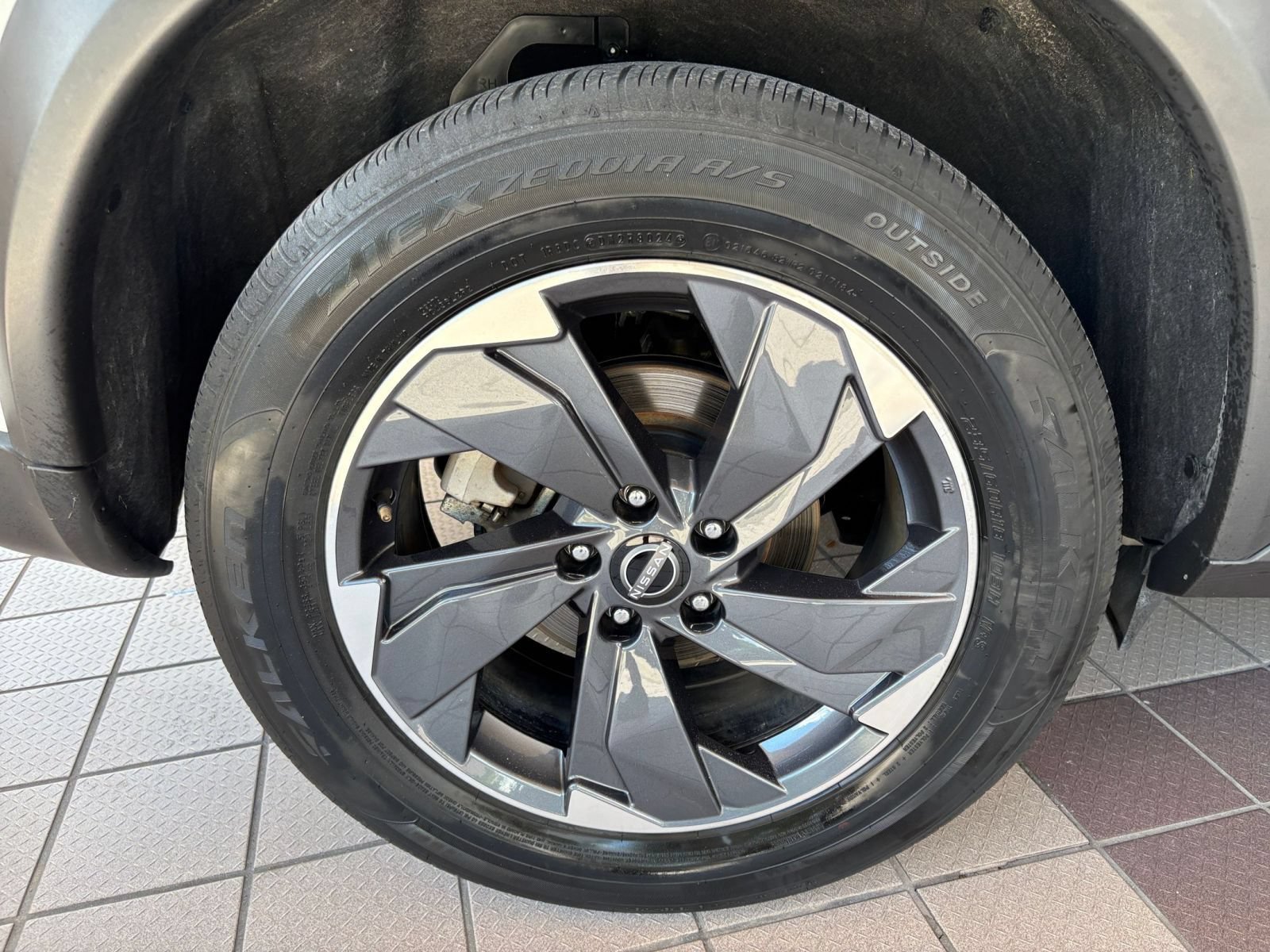 2025 Nissan Rogue SV - Photo 31