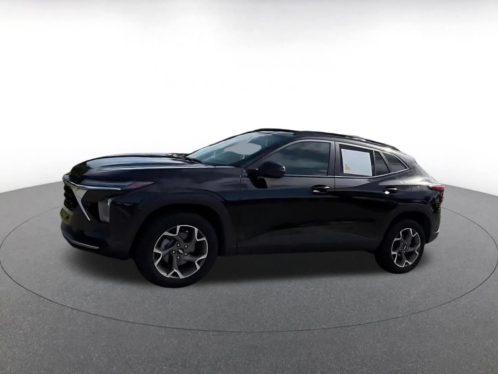 Thumbnail: 2025 Chevrolet Trax - 8