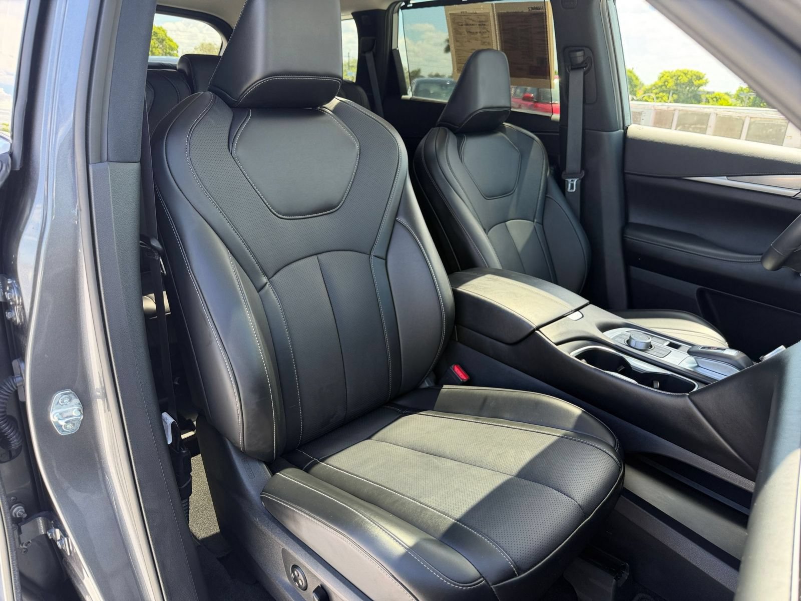 Thumbnail: 2026 INFINITI QX60 - 30