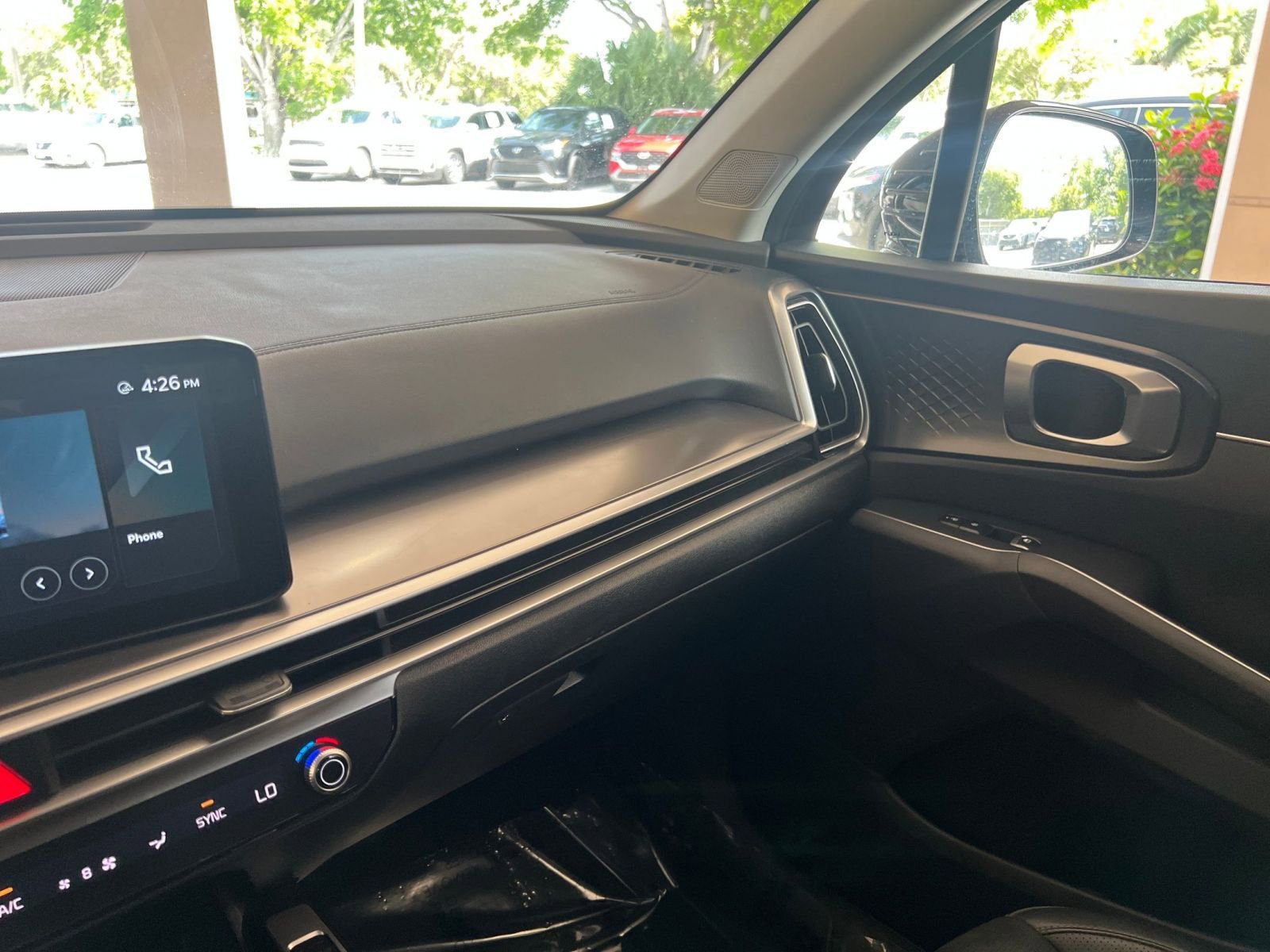 2024 Kia Sorento S 24