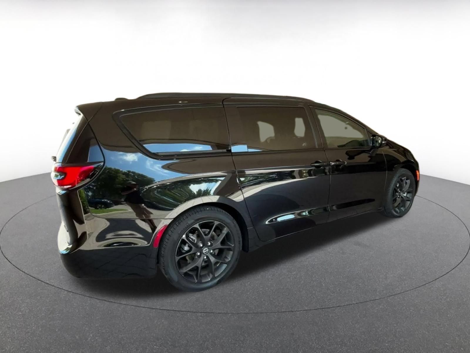 Thumbnail: 2025 Chrysler Pacifica - 12