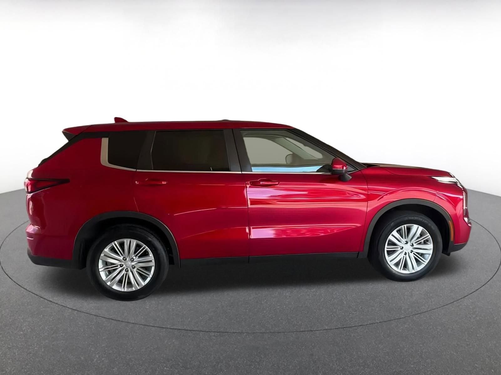 Thumbnail: 2022 Mitsubishi Outlander - 13