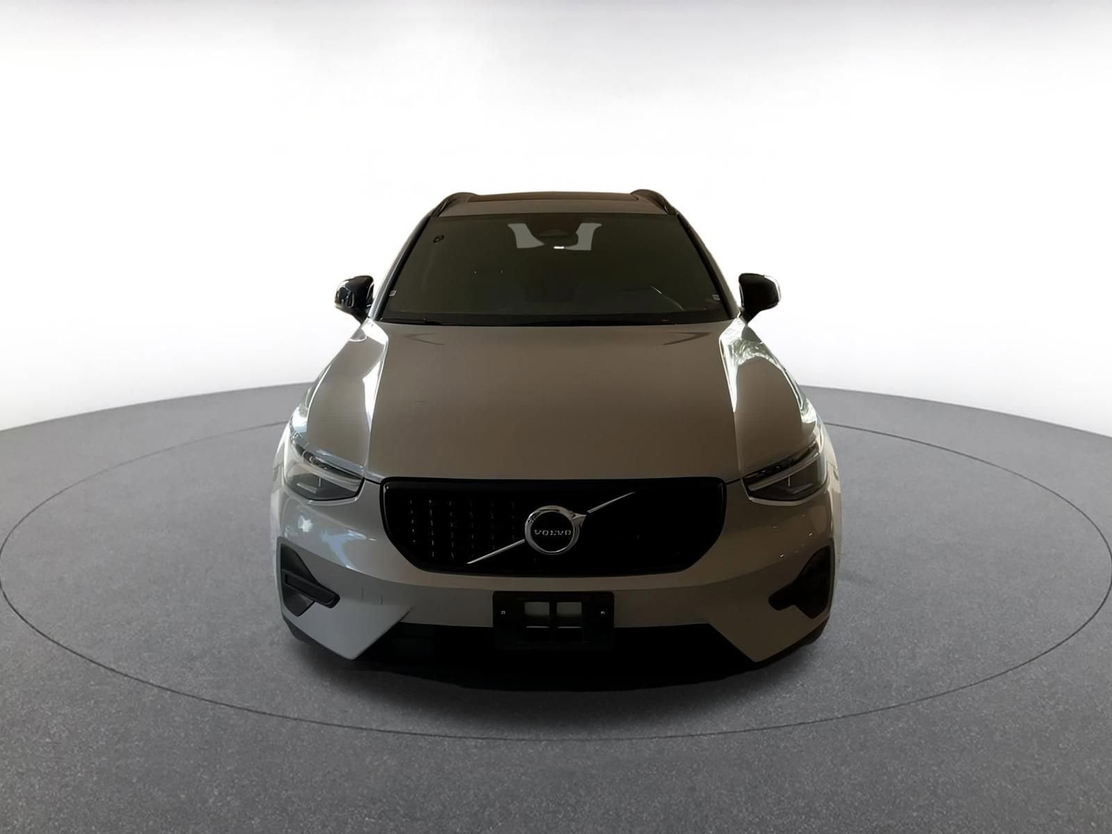Thumbnail: 2024 Volvo XC40 - 4