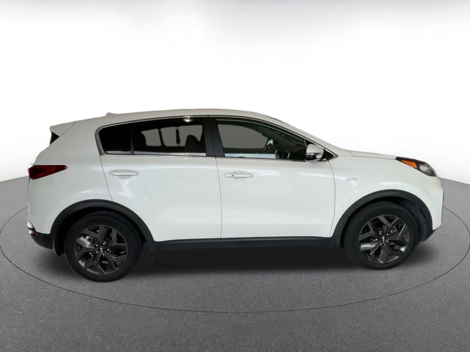 Thumbnail: 2022 Kia Sportage - 16