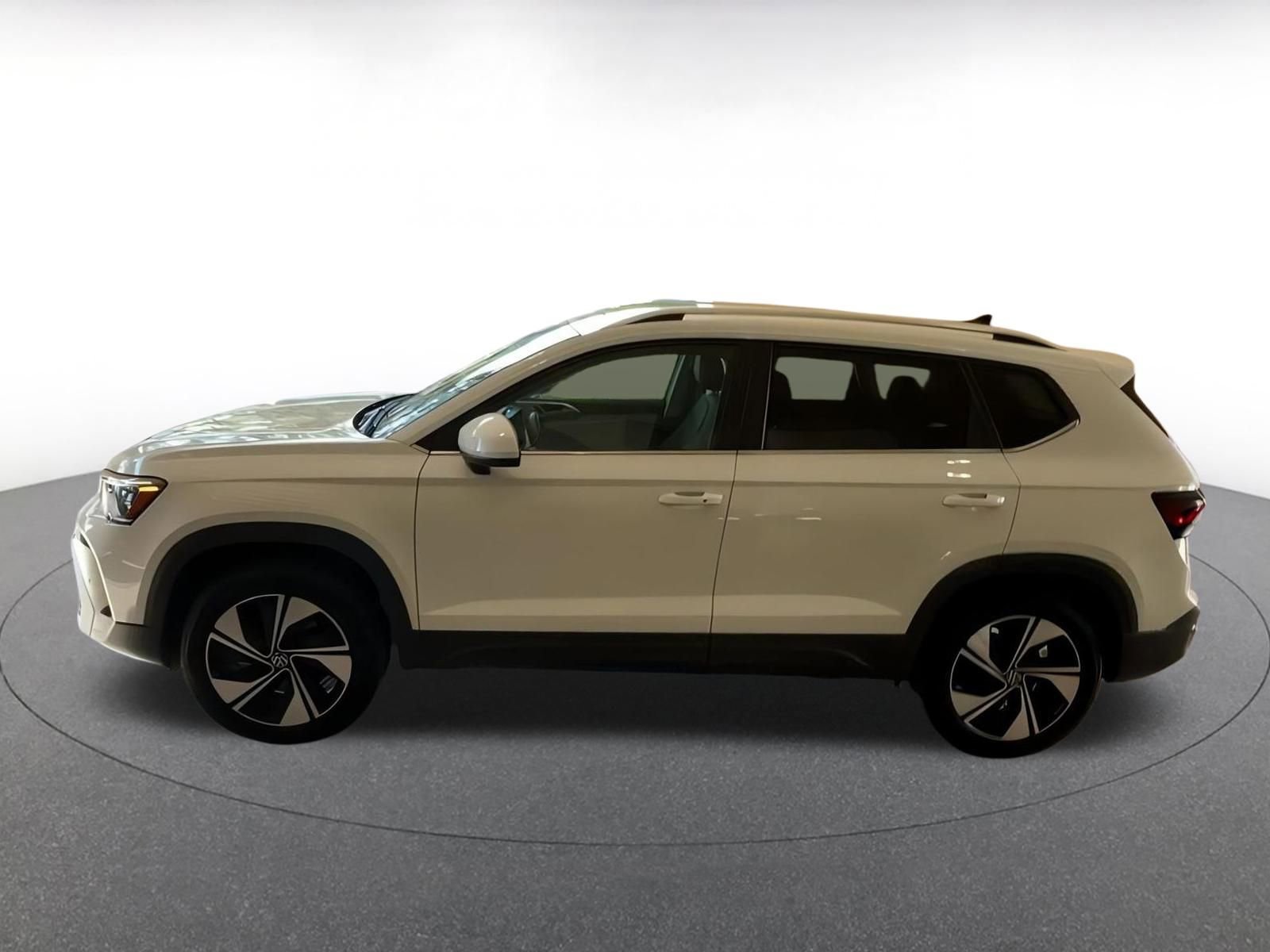 Thumbnail: 2025 Volkswagen Taos - 9