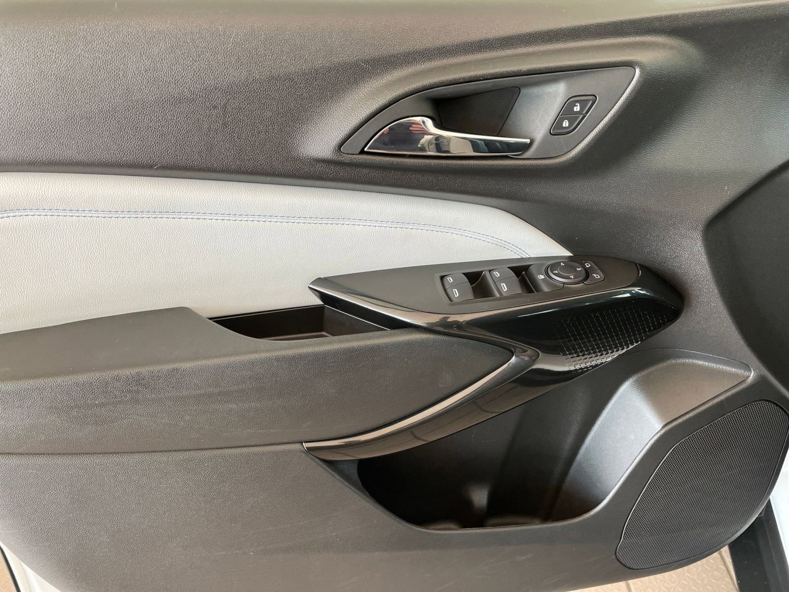 Thumbnail: 2025 Chevrolet Trax - 18