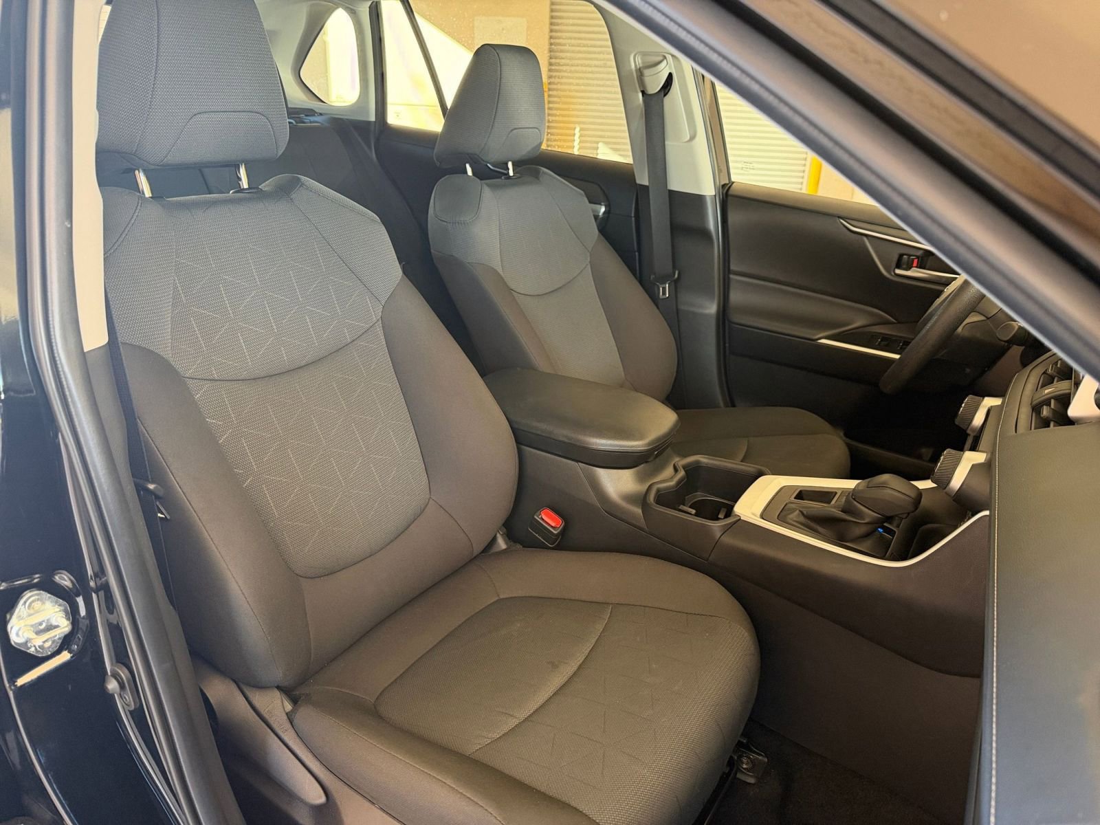 Thumbnail: 2025 Toyota RAV4 - 31