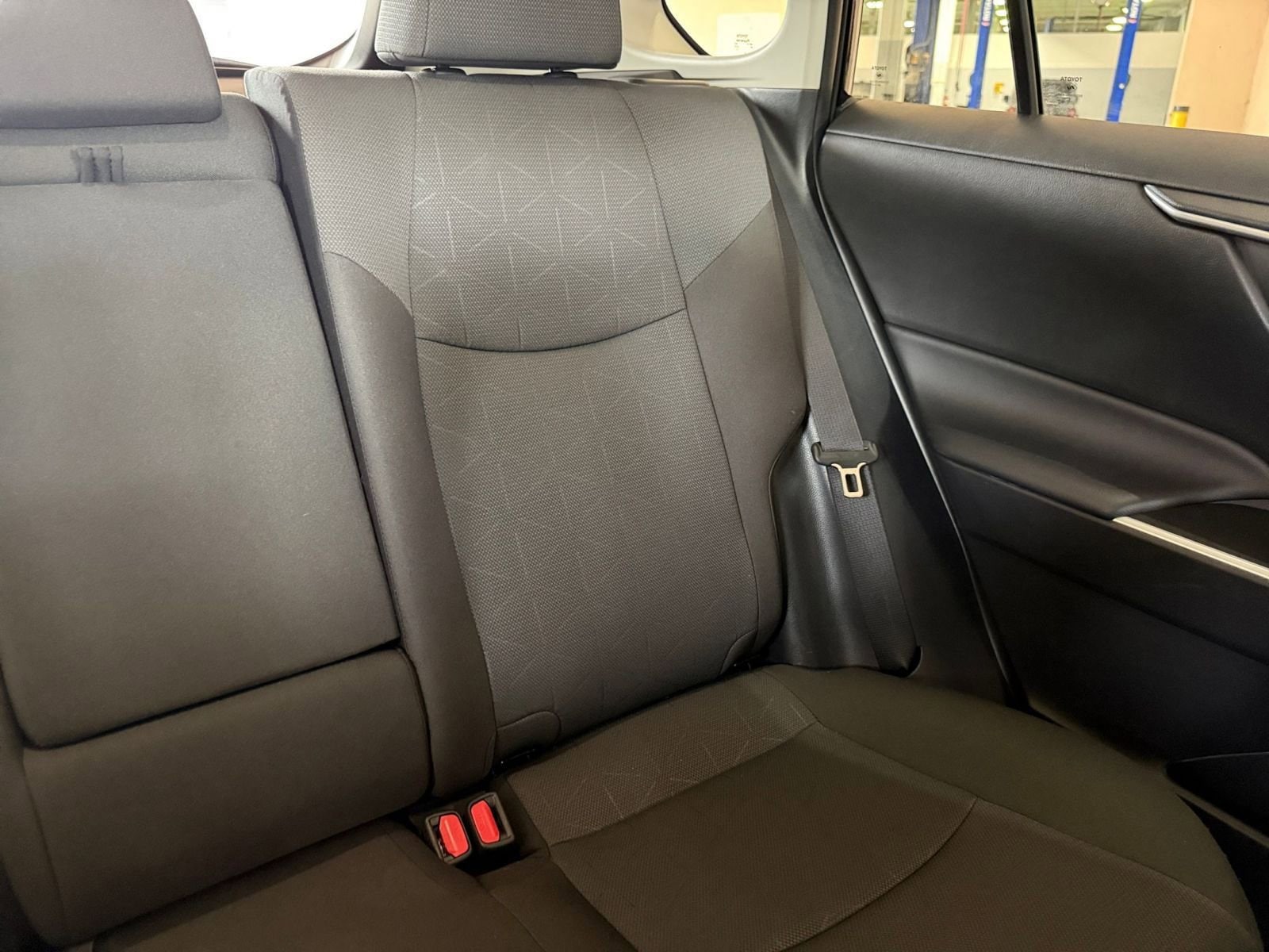 Thumbnail: 2025 Toyota RAV4 - 31