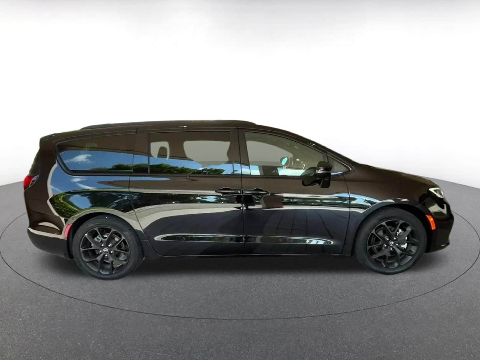 Thumbnail: 2025 Chrysler Pacifica - 15