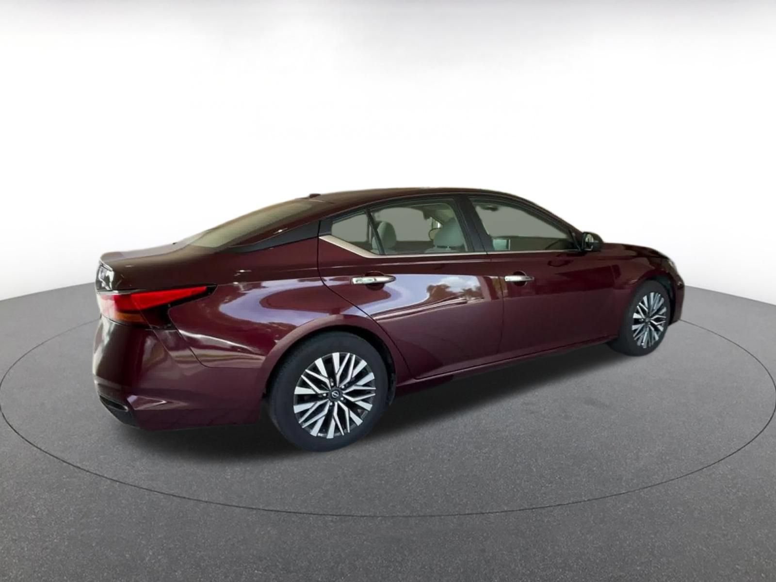 2025 Nissan Altima SV - Photo 14