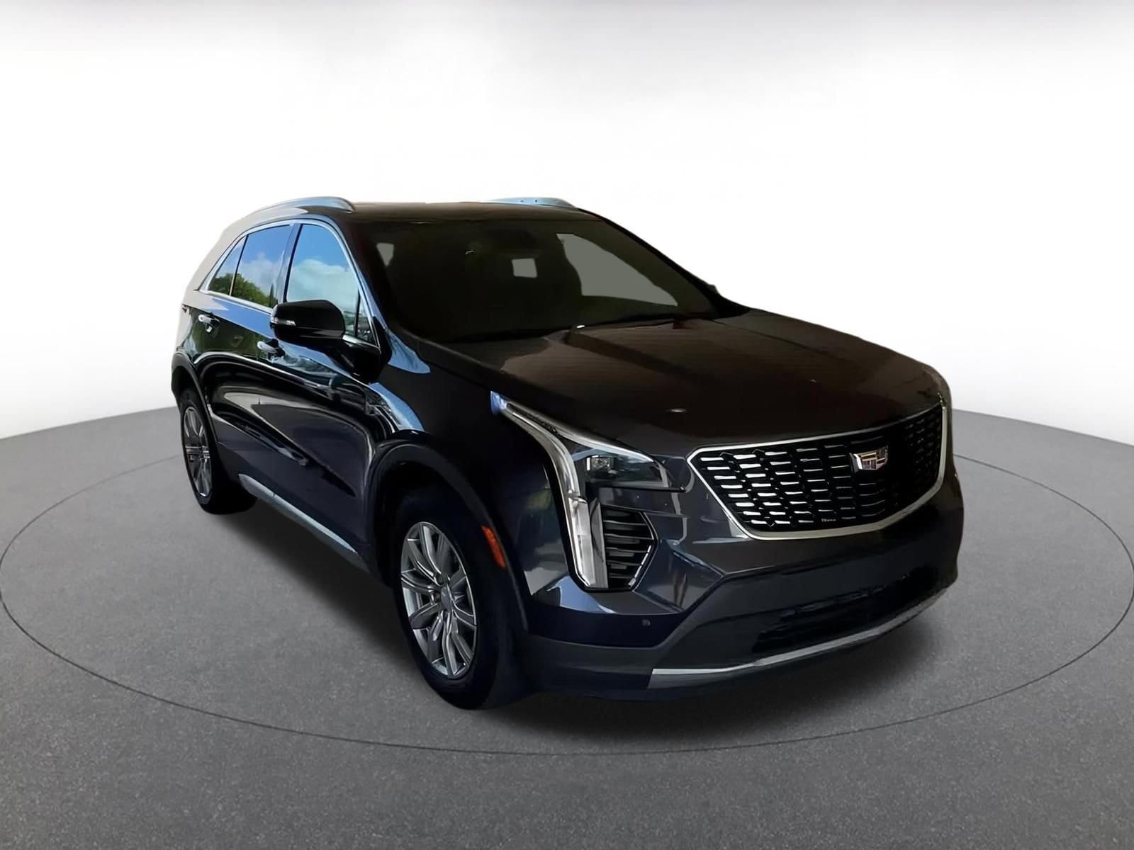 Thumbnail: 2023 Cadillac XT4 - 3