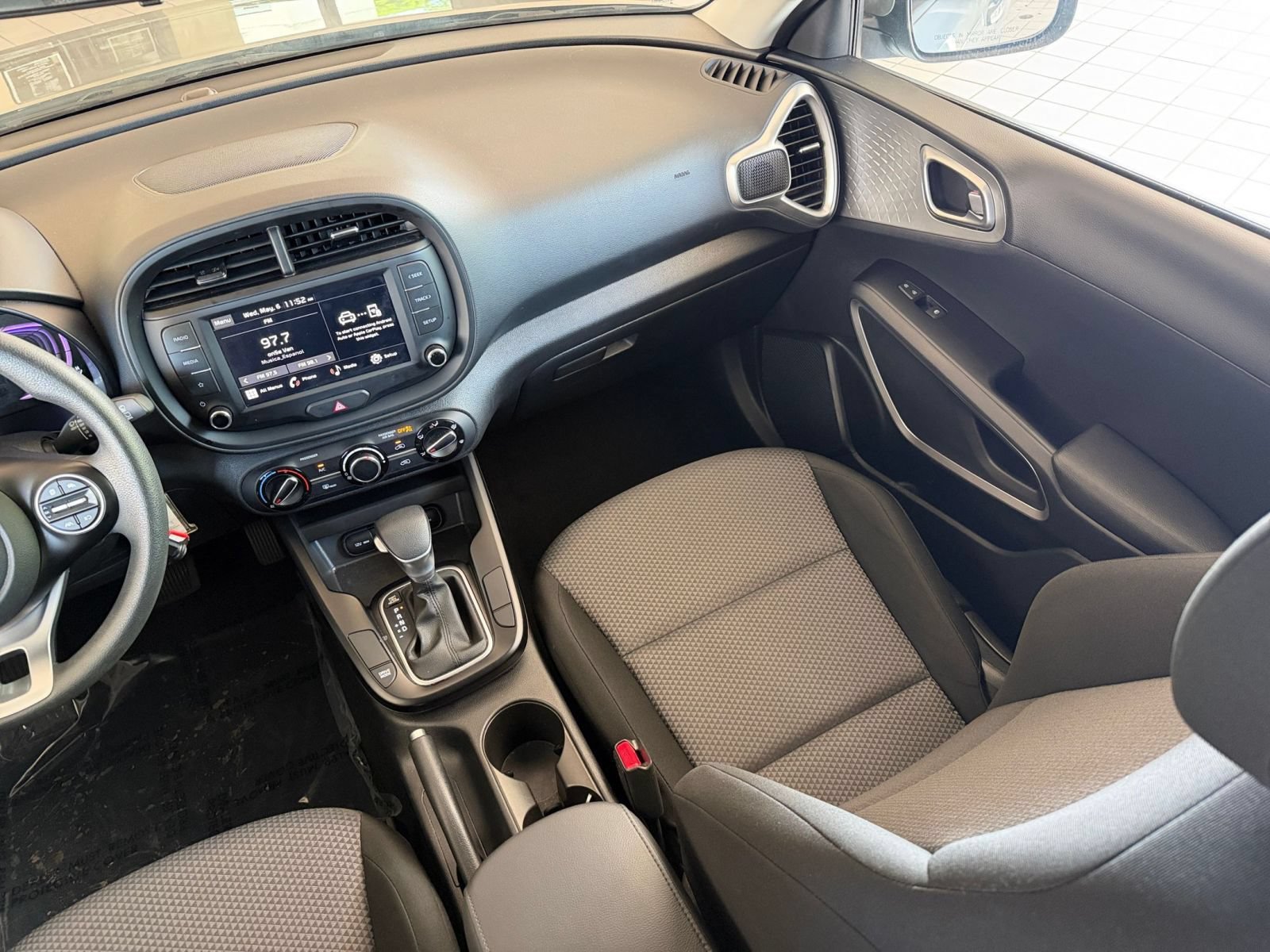 2025 Kia Soul LX - Photo 32